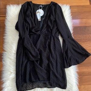 Plus Dobby Plunge Front Flared Sleeve Shift Dress